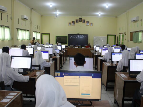 SMK Negeri 1 Tanjung Jabung Barat Gelar TKA dan Asesmen Nasional Hari Pertama